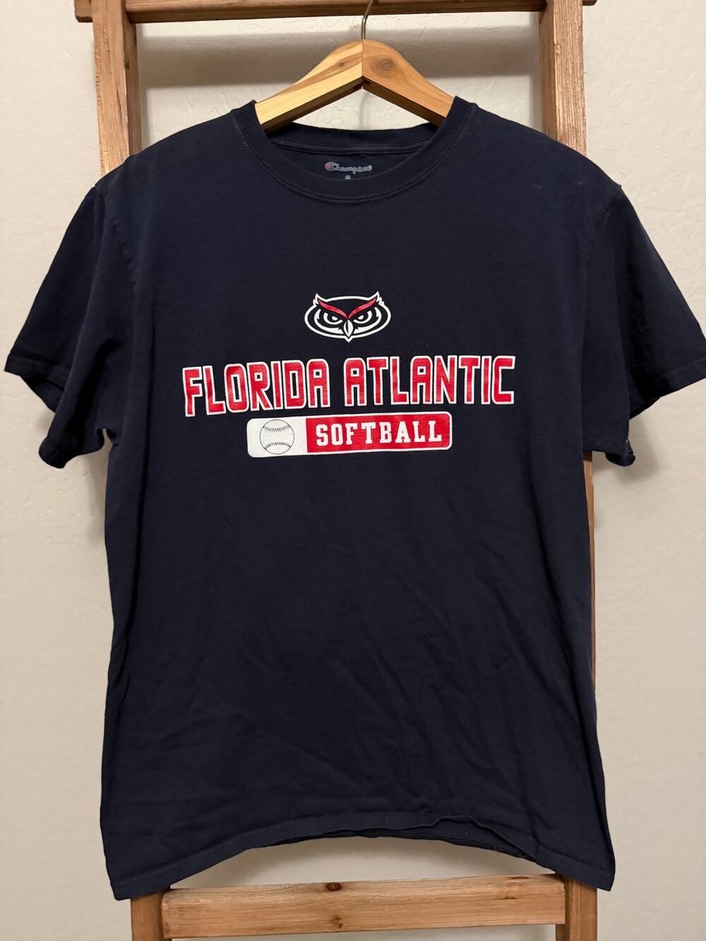 Champion Florida Atlantic Owls Softball T-Shirt unisex Med Navy NCAA Graphic T